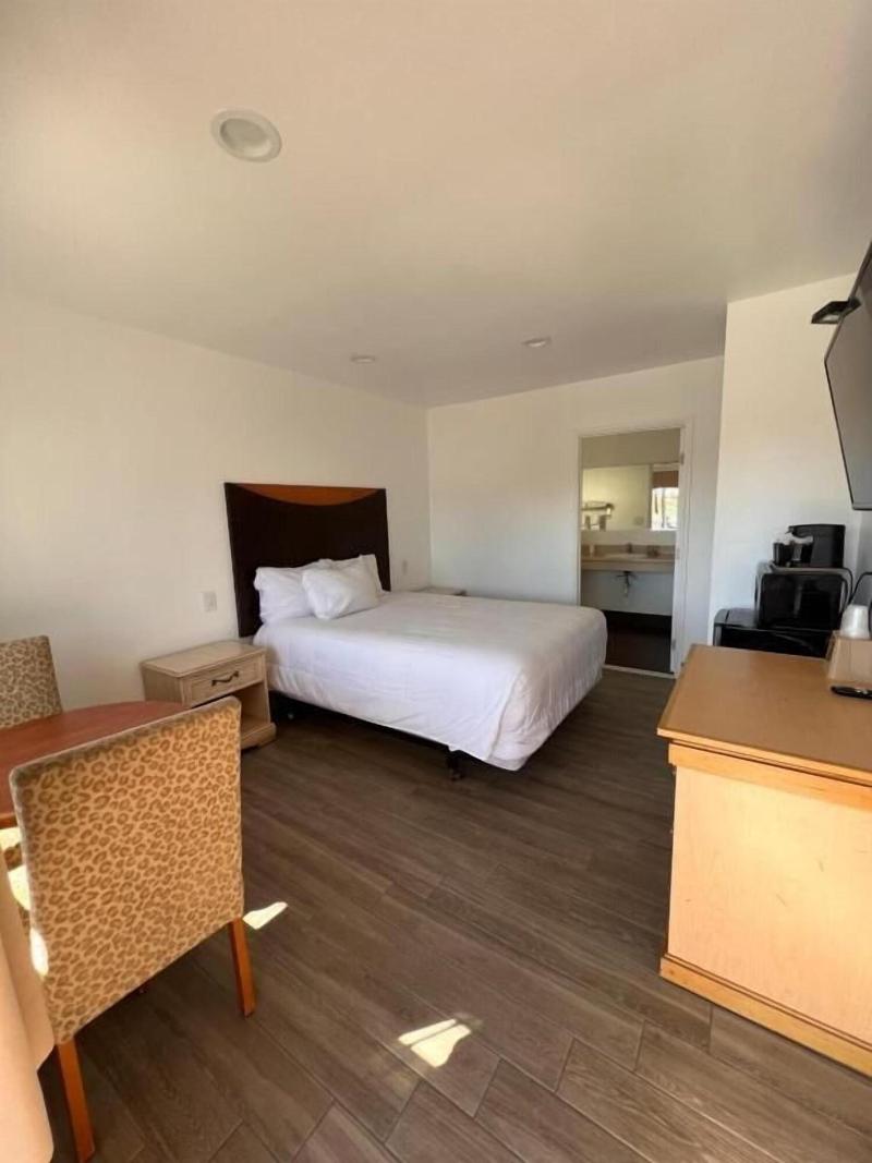 Town And Country Inn image