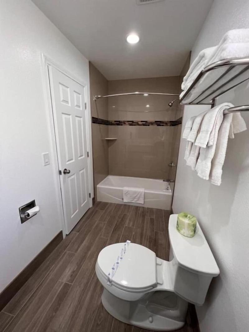 Town And Country Inn image