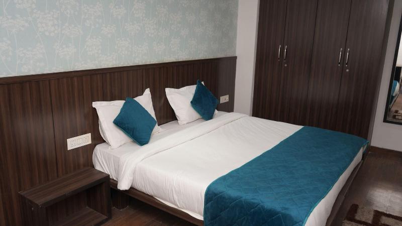 Qotel Hotel Rajori Garden image