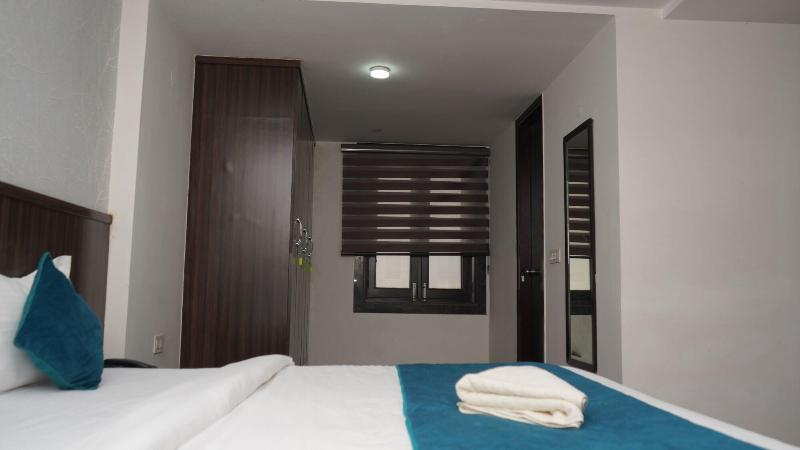 Qotel Hotel Rajori Garden image