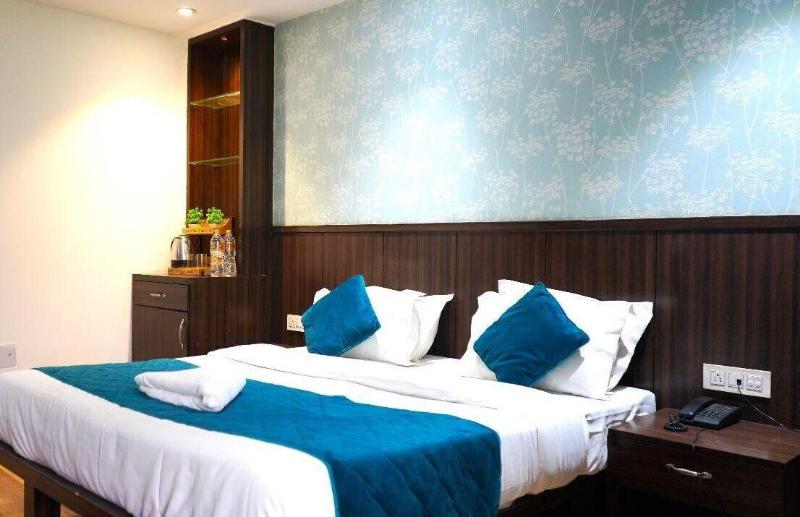 Qotel Hotel Rajori Garden image