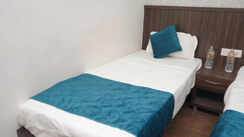 Qotel Hotel Rajori Garden image