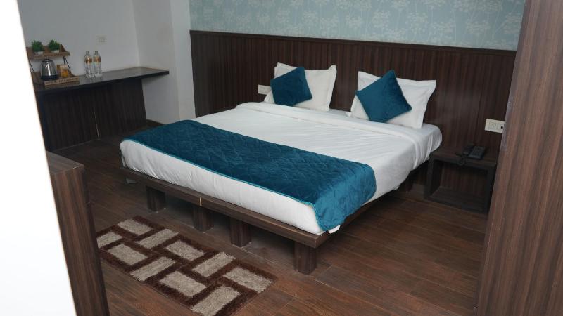 Qotel Hotel Rajori Garden image