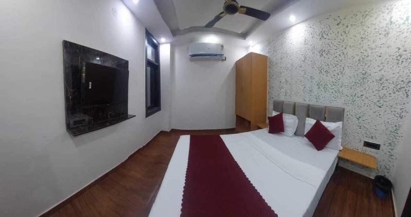 Hotel Twamev Couple Friendly Laxmi Nagar image