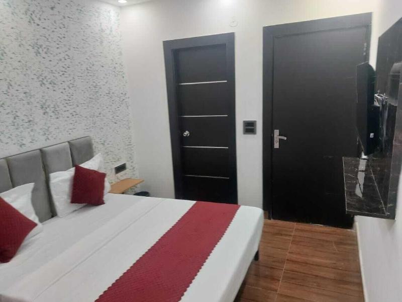 Hotel Twamev Couple Friendly Laxmi Nagar image