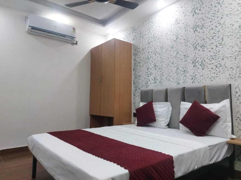 Hotel Twamev Couple Friendly Laxmi Nagar image