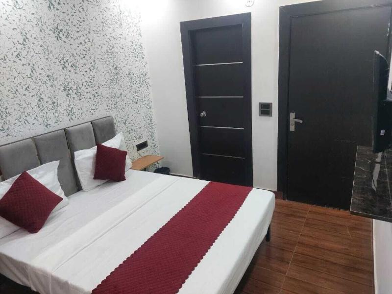 Hotel Twamev Couple Friendly Laxmi Nagar image