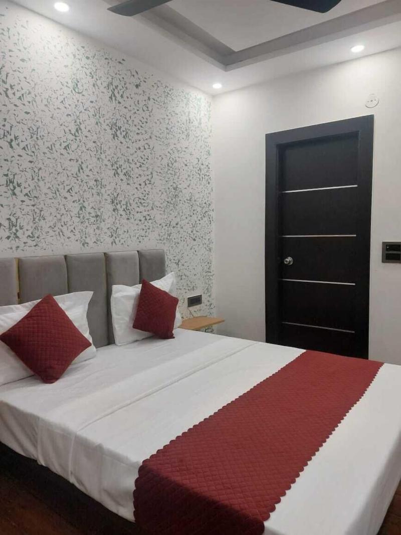 Hotel Twamev Couple Friendly Laxmi Nagar image