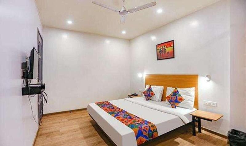 Hotel Yellow Chilli image