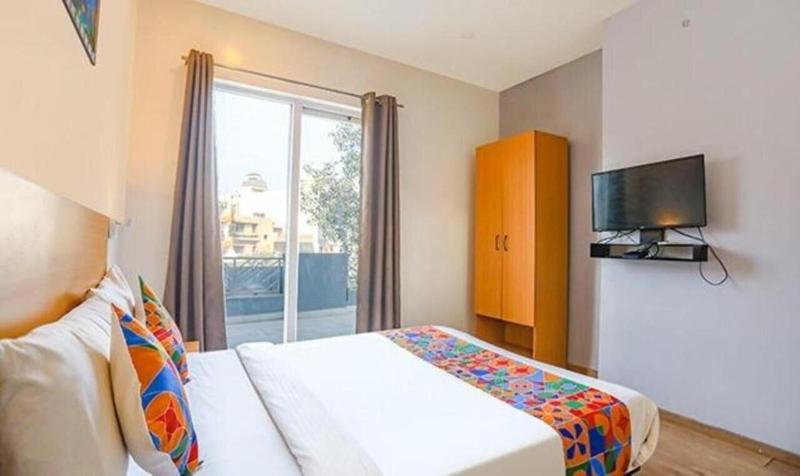 Hotel Yellow Chilli image