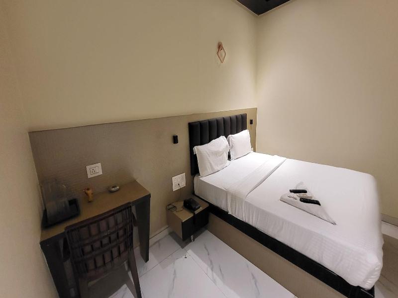 Fabhotel Prime Land image