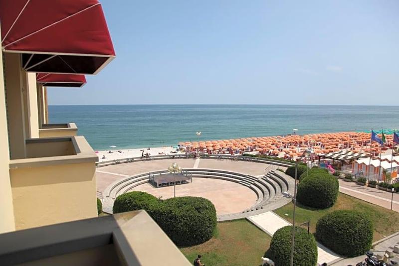 Hotel Cristallo image