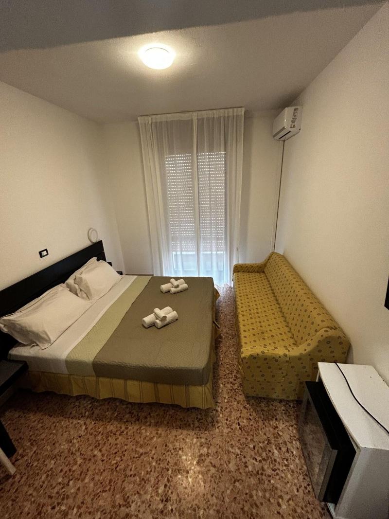 Hotel Perla image