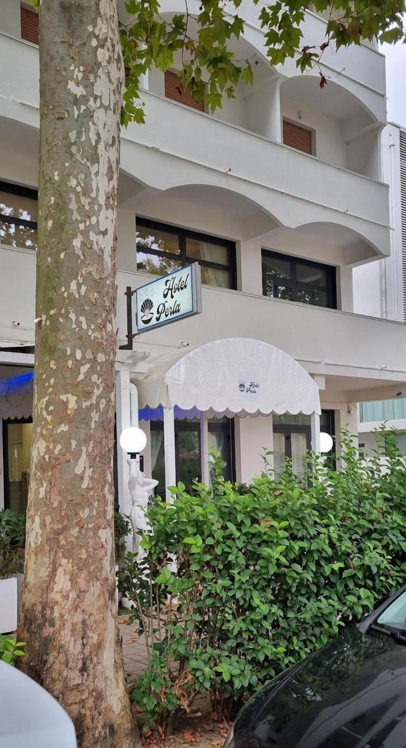 Hotel Perla image