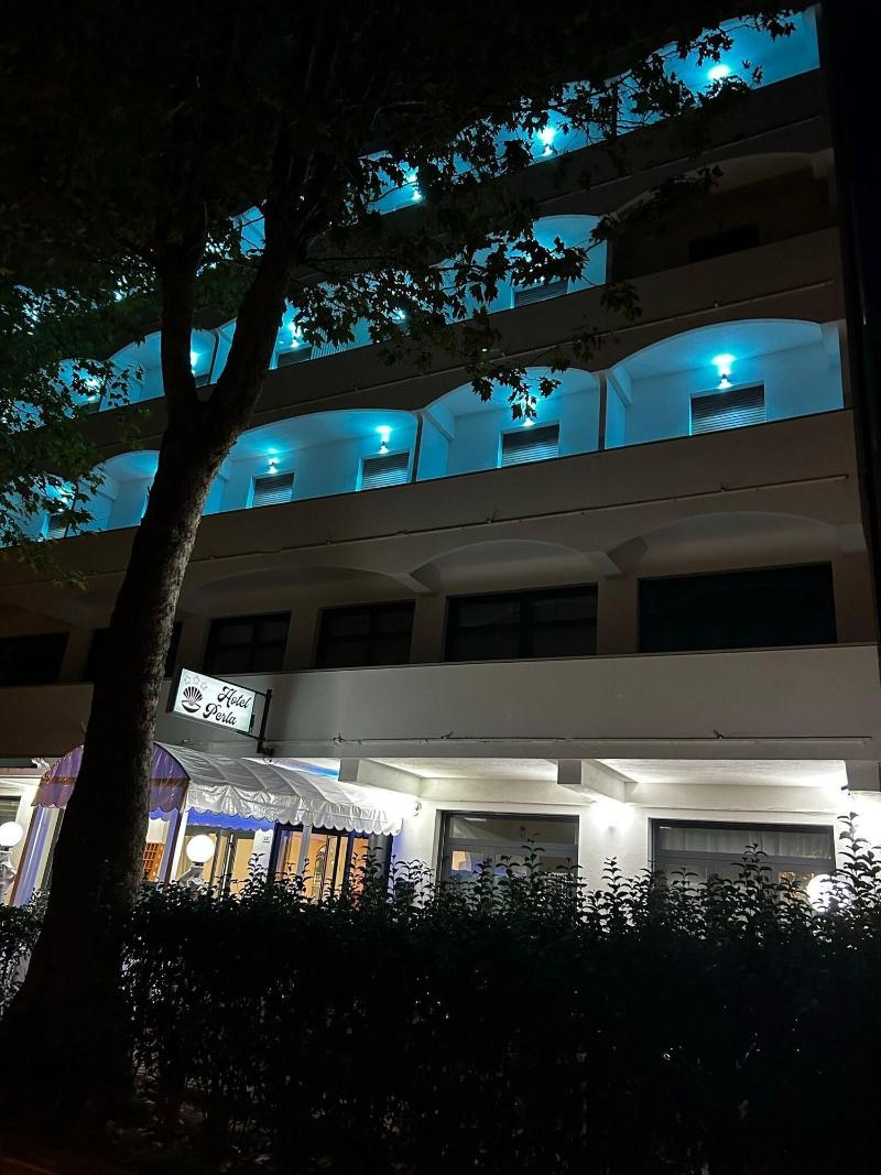 Hotel Perla image