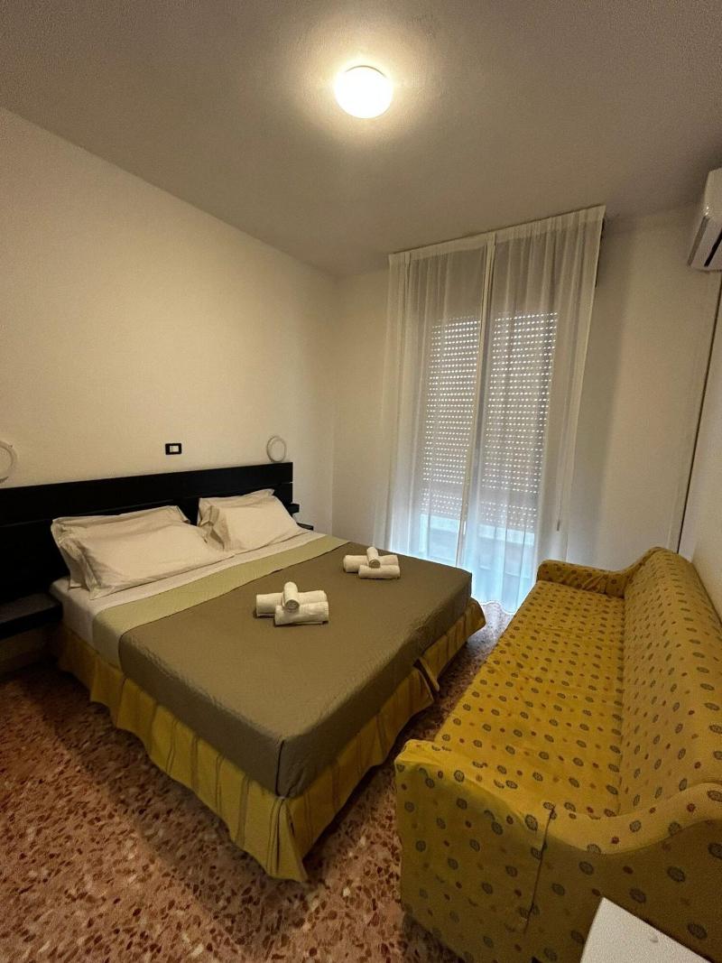Hotel Perla image