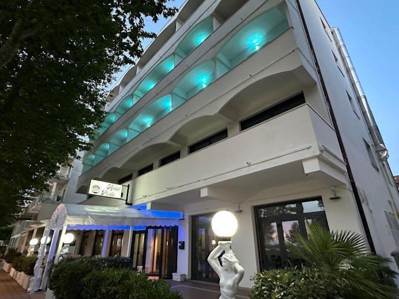 Hotel Perla image