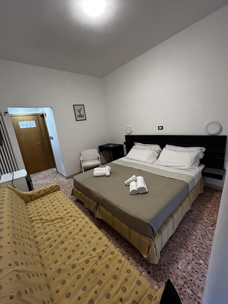 Hotel Perla image