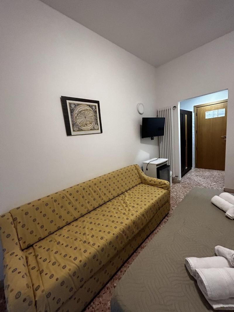 Hotel Perla image