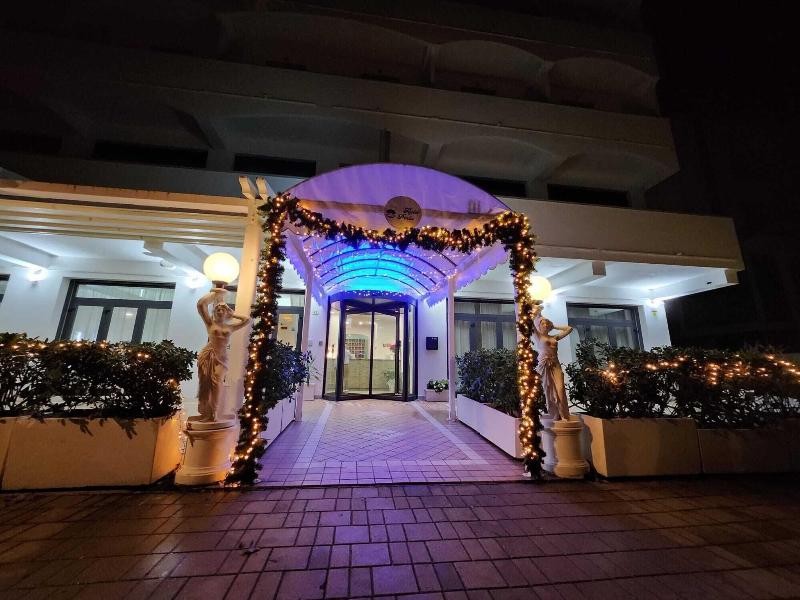 Hotel Perla image