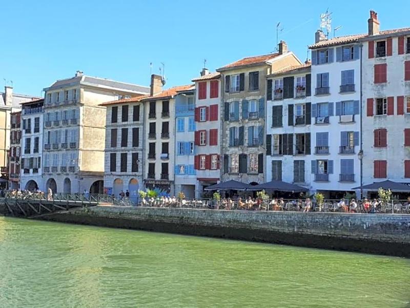 Hostel 20 Bayonne image