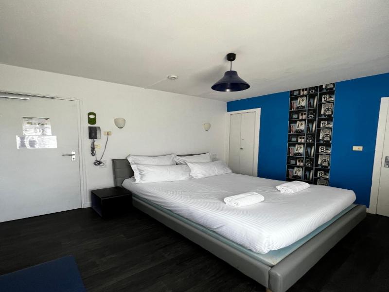 Hotel Les Montois image