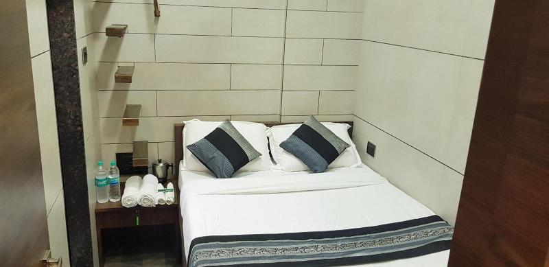 Hotel Rooms Dadar image