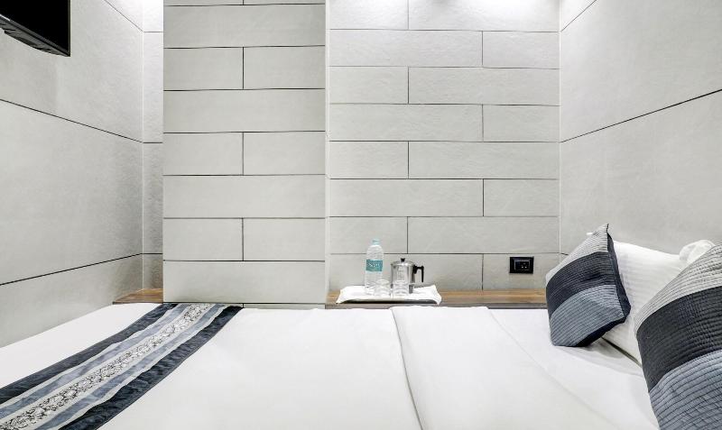 Hotel Rooms Dadar image
