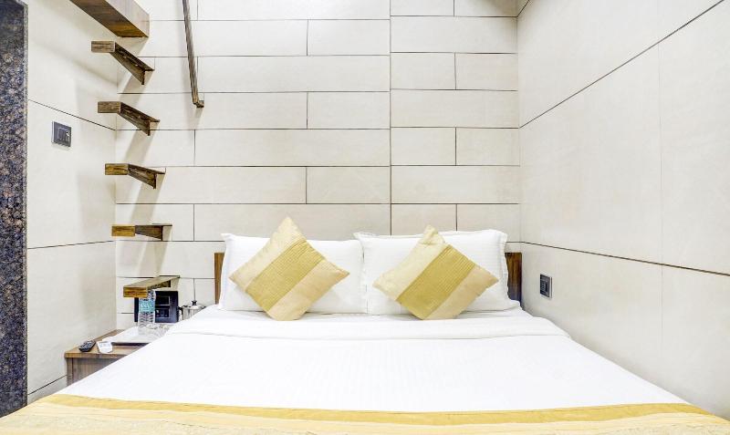 Hotel Rooms Dadar image