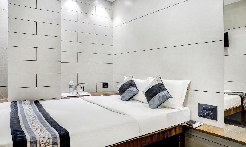 Hotel Rooms Dadar image