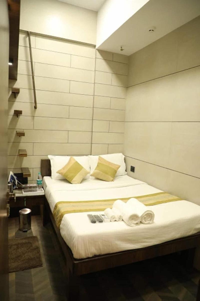 Hotel Rooms Dadar image