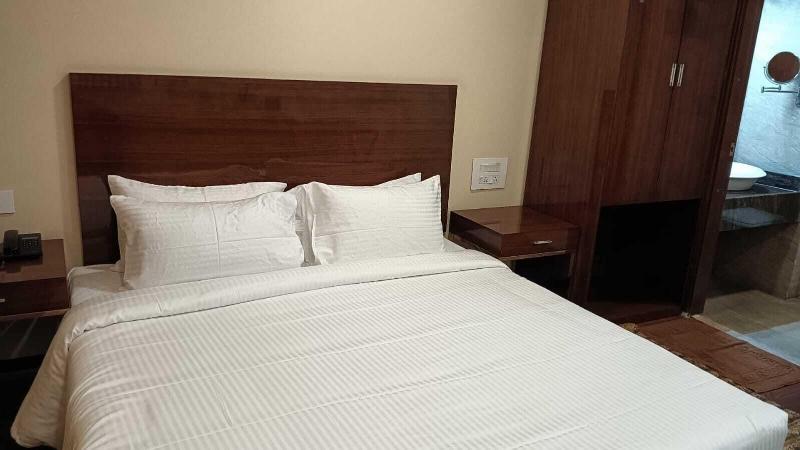 Hotel Layalee Grande Chennai image