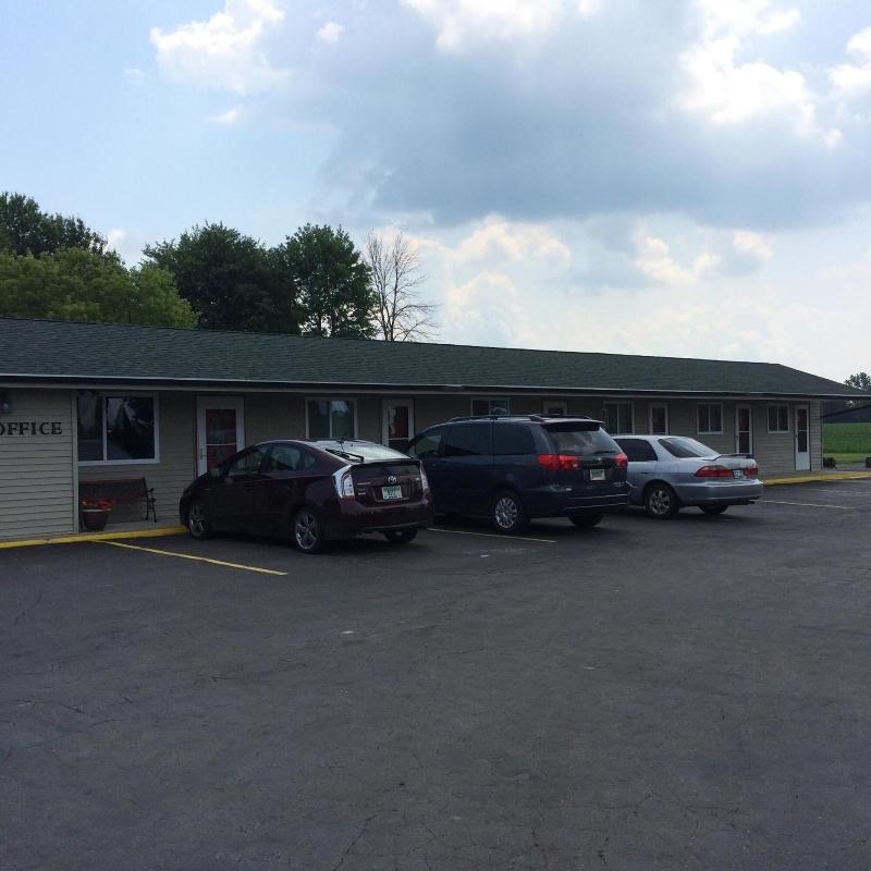 Relax Inn Saginaw image