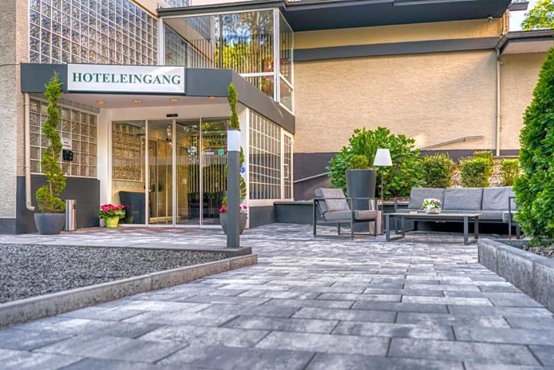 Waldhotel image