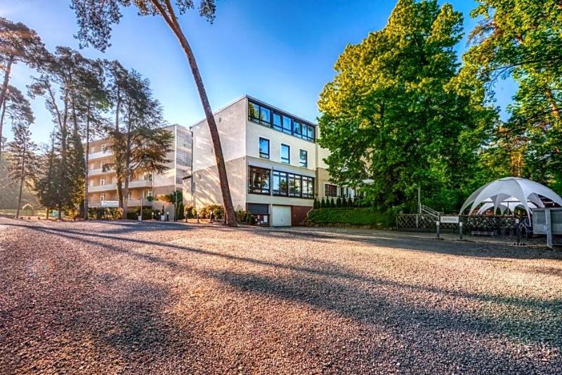 Waldhotel image