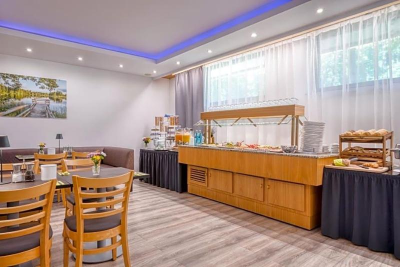Waldhotel image