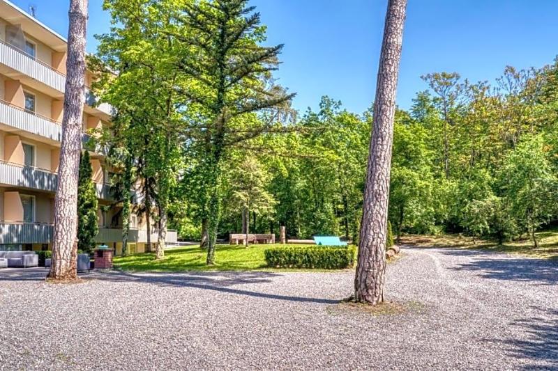 Waldhotel image
