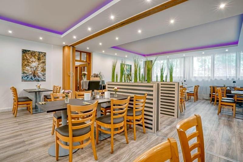 Waldhotel image