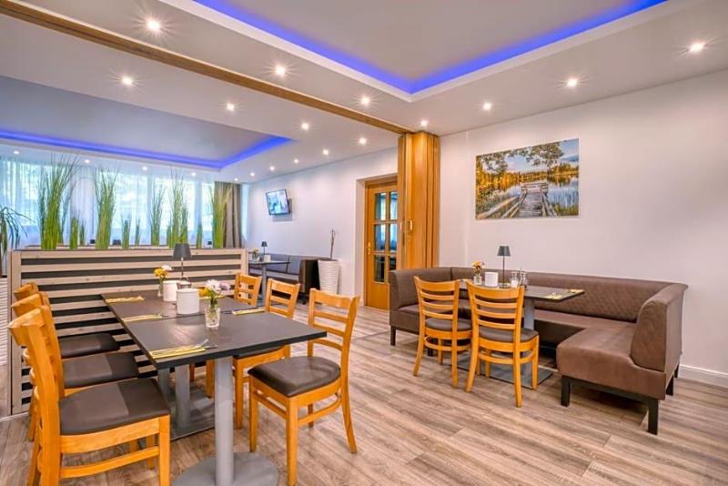 Waldhotel image