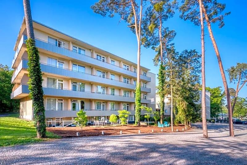 Waldhotel image