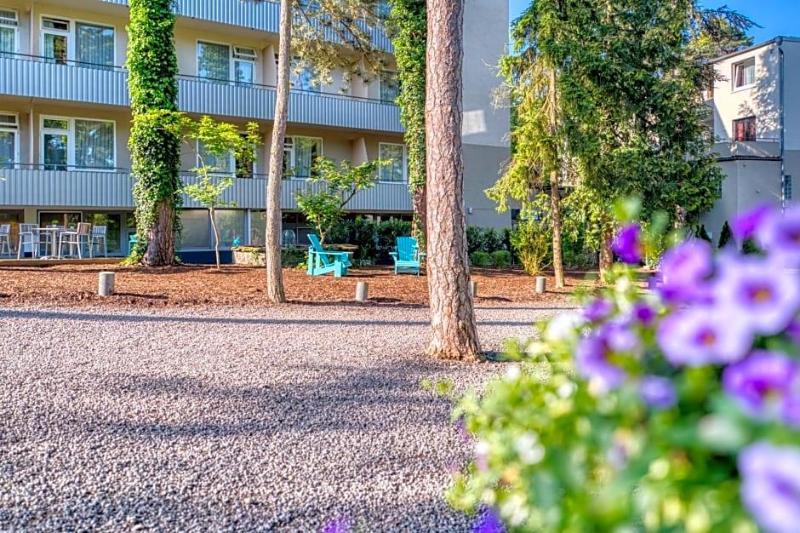 Waldhotel image