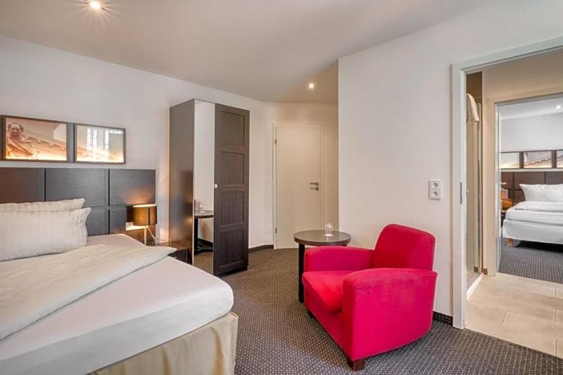 Waldhotel image