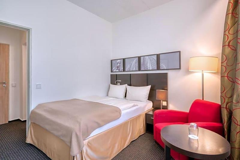 Waldhotel image