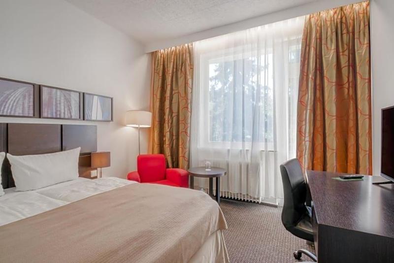 Waldhotel image