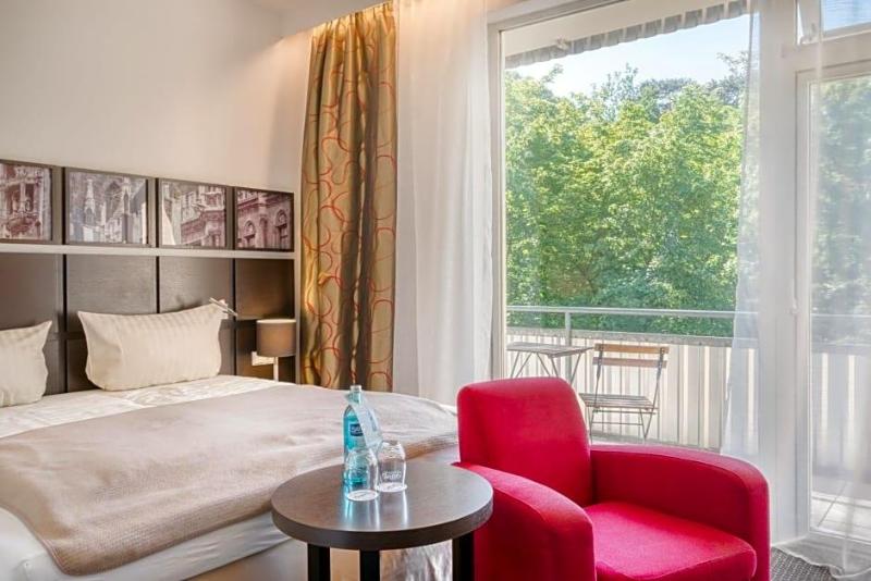 Waldhotel image