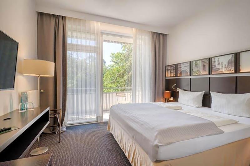 Waldhotel image