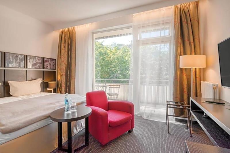 Waldhotel image