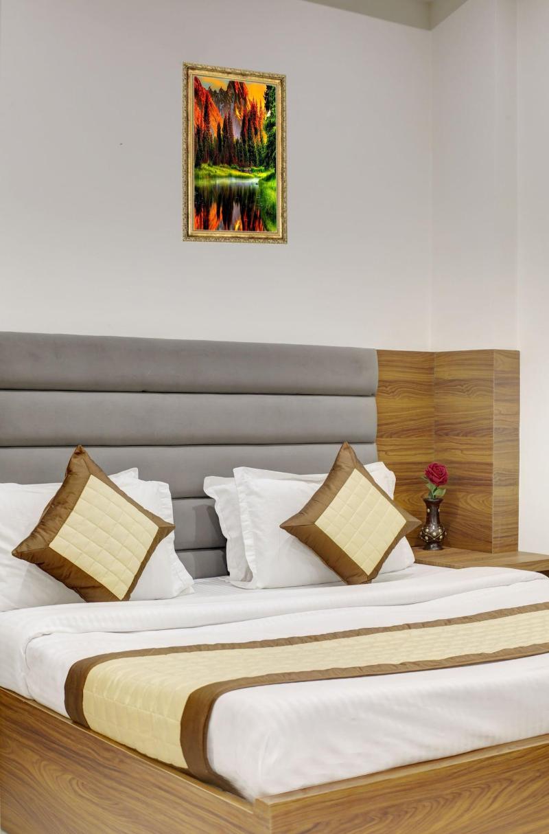 Hotel S B Inn Paharganj image