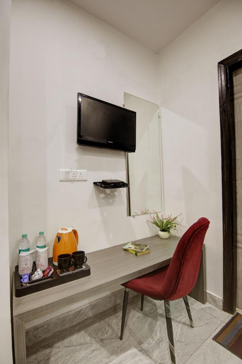 Hotel S B Inn Paharganj image