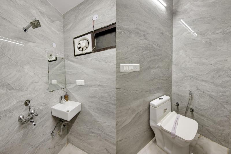 Hotel S B Inn Paharganj image
